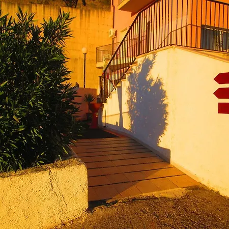 Food Royal Coast Bed & Breakfast 3*